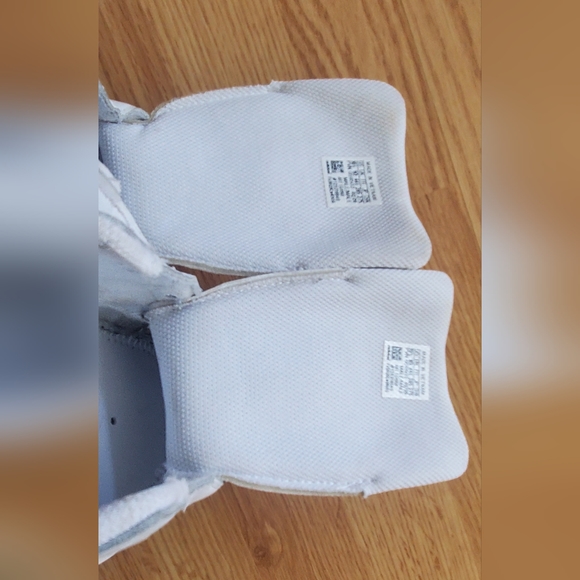 Superstar Adidas white shoes 10.5 - Picture 9 of 13